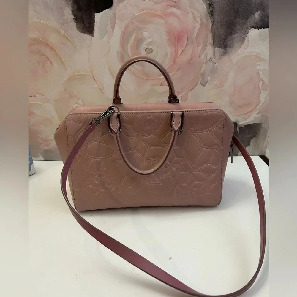 ! Carolina Herrera leather light pink Handbag - Picture 8 of 14